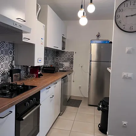 Appt A 10 Min De Paris, 15 Min A Pied Du Sdf 아파트